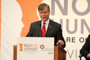 Gov. Bob McDonnell visits Barcroft Elementary School (file photo)