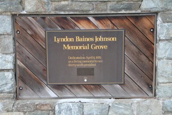 A bike/pedestrian underpass connecting the Columbia Island Marina and the LBJ Memorial Grove with the Mt. Vernon Trail is now open