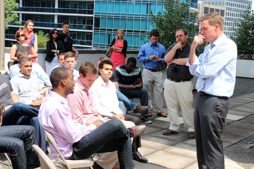 Mark Warner speaks at ÜberOffices