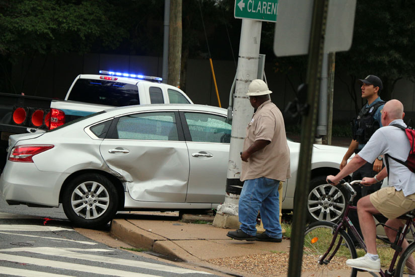 Crash takes out signal at Washington Blvd and N. Kirkwood Road