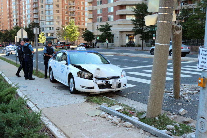 Taxi crashes into pole in Ballston