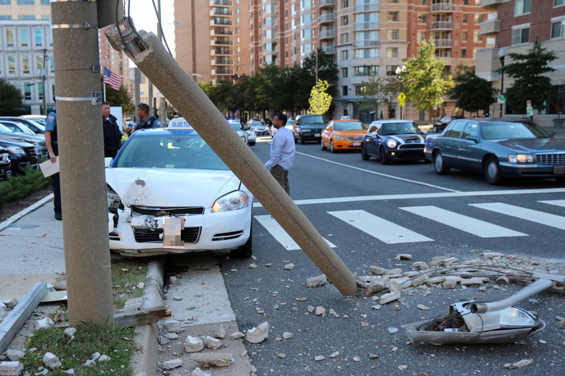 Taxi crashes into pole in Ballston