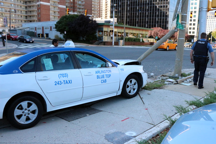 Taxi crashes into pole in Ballston