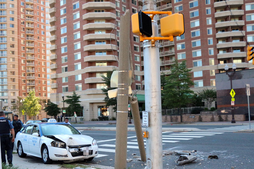 Taxi crashes into pole in Ballston