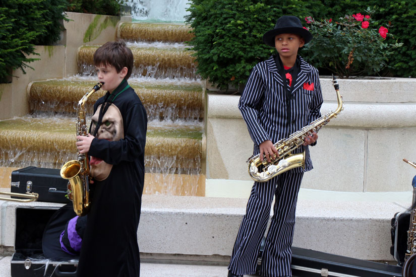 Elementary schoolers trick-or-treat in Courthouse