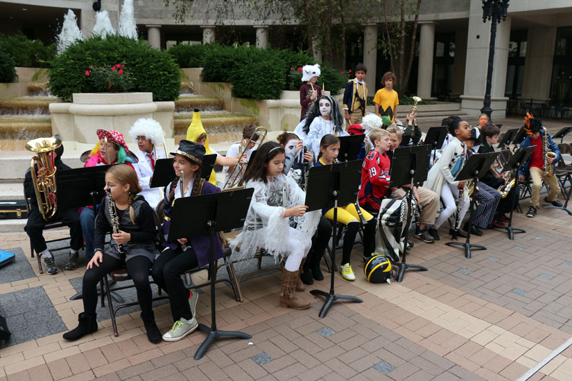 Elementary schoolers trick-or-treat in Courthouse