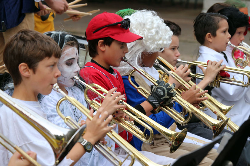 Elementary schoolers trick-or-treat in Courthouse