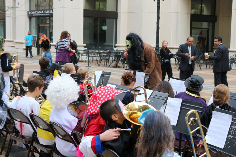 Elementary schoolers trick-or-treat in Courthouse