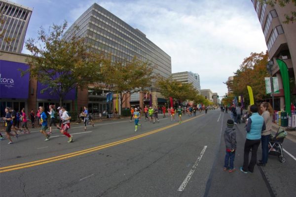 2013 Marine Corps Marathon viewing in Crystal City (photo courtesy Brian Ossip)