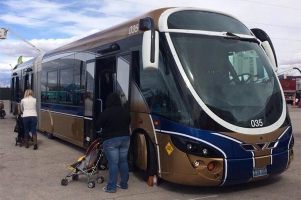 Streetcar-like bus in Las Vegas (photo via Twitter)