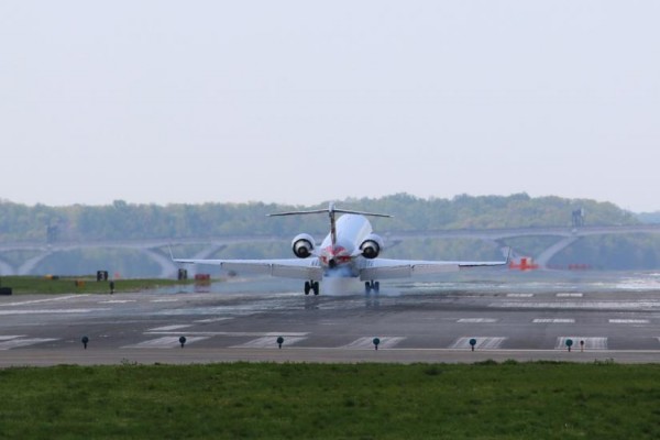 Flight touches down at DCA (Flickr pool photo by Brian Allen)