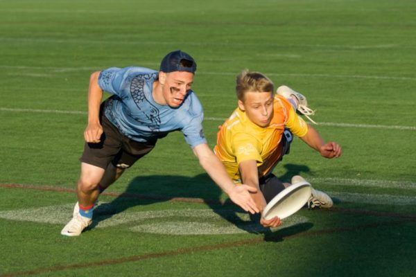 Yorktown vs. H-B Woodlawn ultimate frisbee (Flickr pool photo by Kevin Wolf)