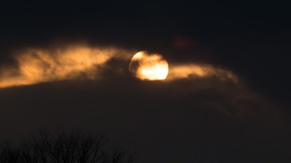 Cloudy sunset (Flickr pool photo by John Sonderman)