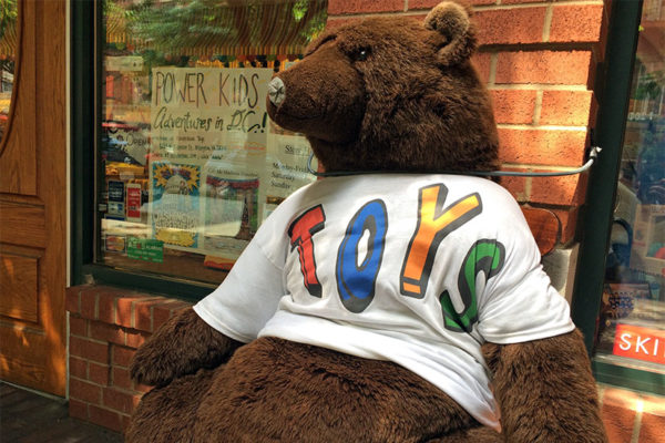 Large plush bear outside of Kinder Haus Toys in Clarendon