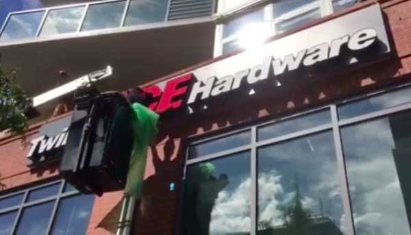 Screenshot of Ace Hardware sign being erected in Courthouse