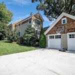 709 Kensington Street North