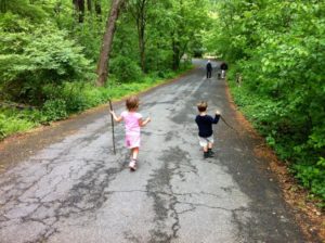 Children in Potomac Overlook Regional Park (photo via Potomac Overlook Preservation Association)