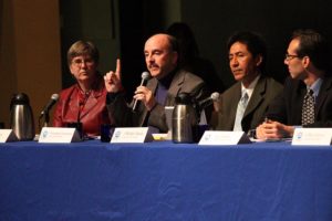 Chris Zimmerman speaks at the Streetcar Town Hall meeting