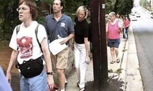 Demonstration of narrow sidewalks along Wilson Blvd in Bluemont (photo via BCA)